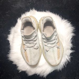 Adidas Yeezy Boost 350 V2
Hyperspace